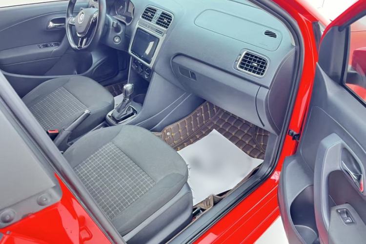 Used Volkswagen Polo 2016 1.6L Automatic Comfort Model
