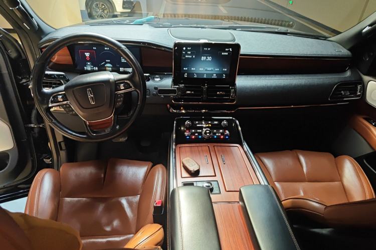 Used Lincoln Navigator 2019 3.5T Prestige Version China VI Standard Center Console