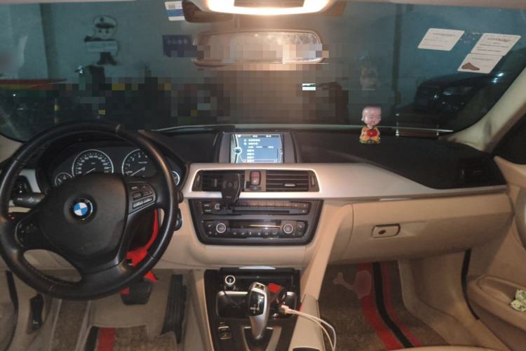 Used BMW 3 Series 2013 320i Sport Edition Center Console