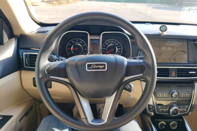 Used Zotye Domy X5 2017 Value Edition 1.6L Manual Fashion Model
