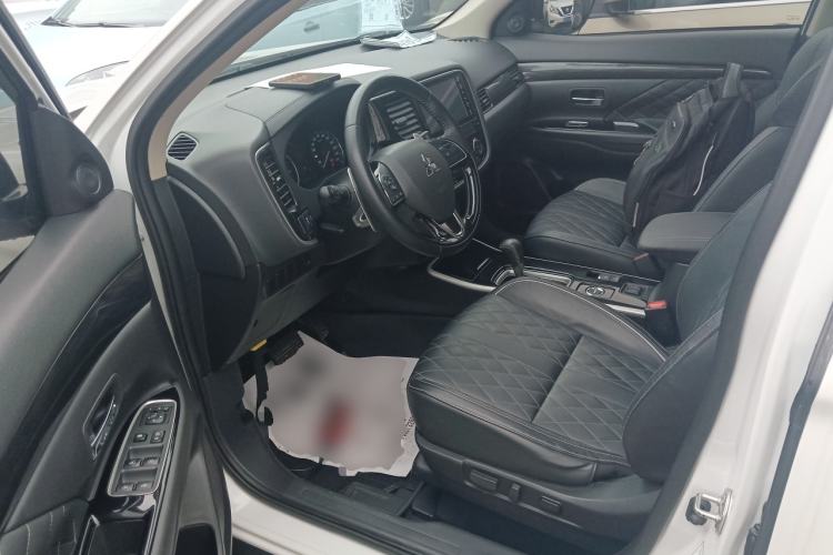 Used Mitsubishi Outlander 2020 2.4L 4x4 Zhi Xiang Edition 5 Seats Driver Seat