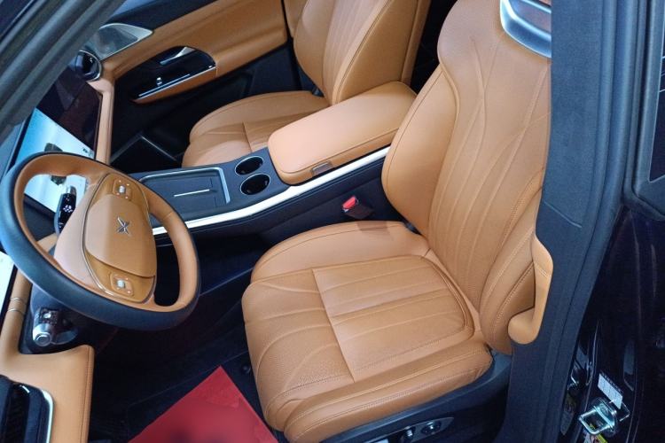 Used XPeng G9 2025 625 Long-Range Max Left Front Seat