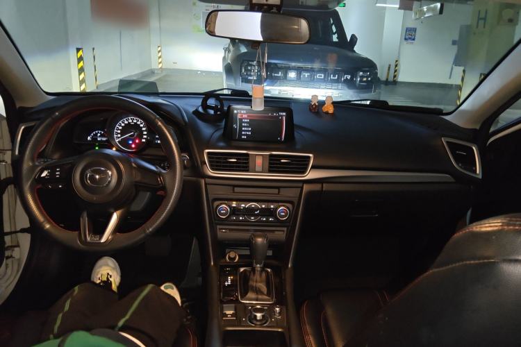 Used Mazda 3 Axela 2017 Sedan 1.5L Automatic Luxury Model Emission Standard China V
