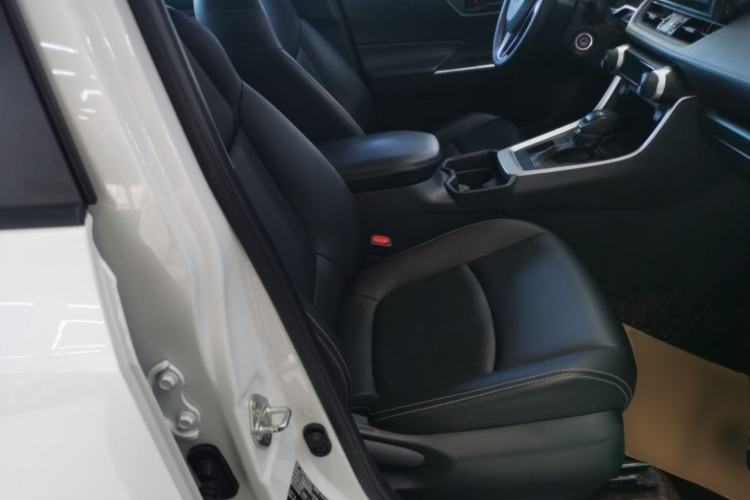 Used Toyota RAV4 2021 2.0L CVT Two-Wheel Drive Urban Edition Right Front Seat