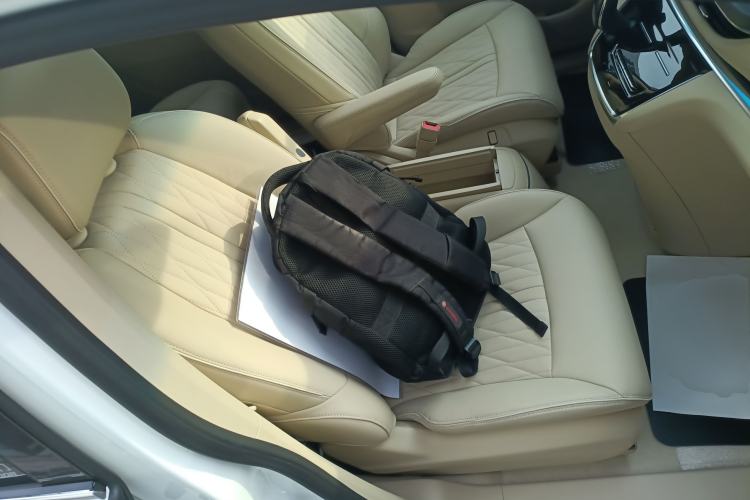 Used Buick GL8 2023 Facelifted Land Cruiser Executive Luxury Version
