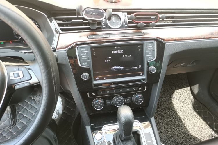 Used Volkswagen Magotan 2017 330TSI DSG Luxury Model Audio And AC Panel