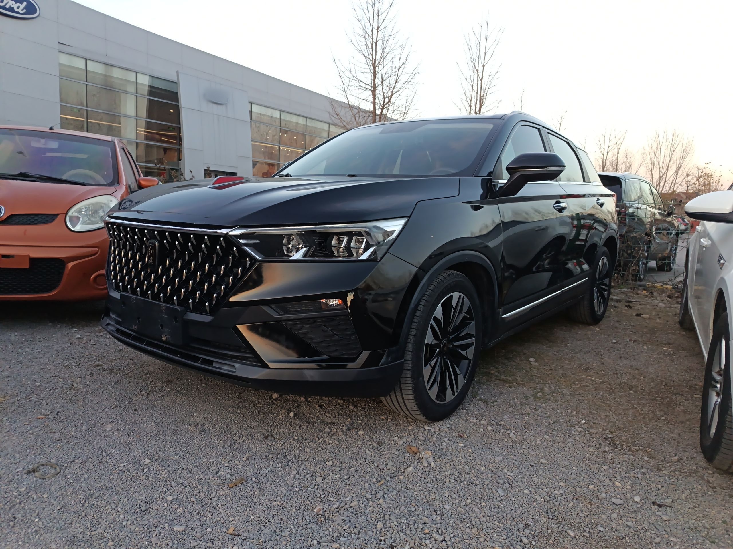 Под передней частью автомобиля