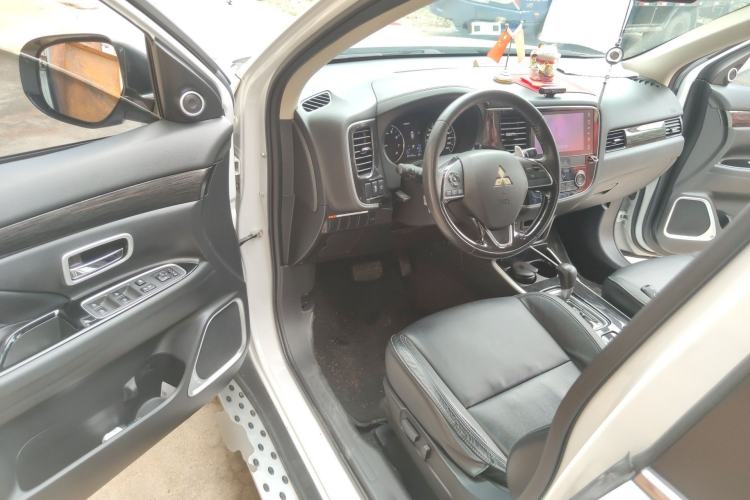 Used Mitsubishi Outlander 2019 2.4L 4x4 Zhi Xiang Edition 5 Seats China V Emission Standard