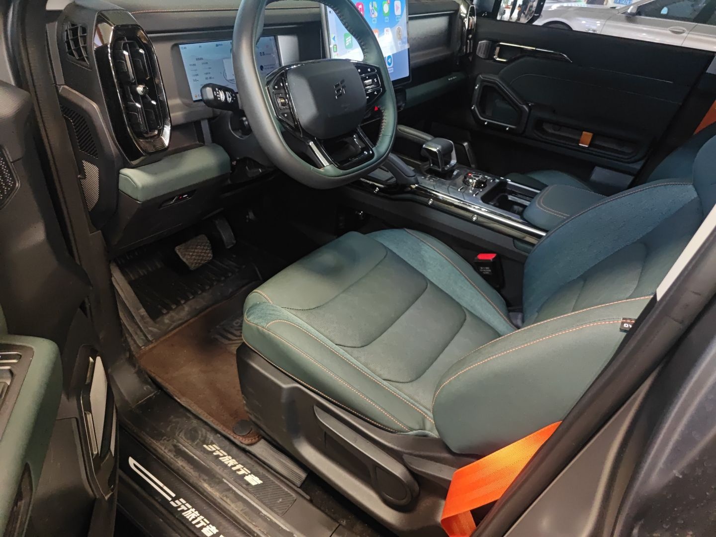 Переднее сиденье в автомобиле