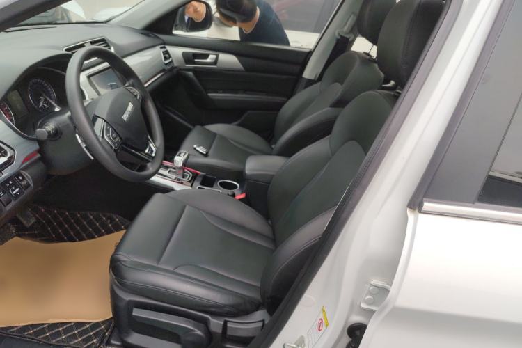 Used Haval H2 2018 Chuanxiang Edition Blue Badge 1.5T Dual-Clutch Two-Wheel Drive Fashionable Model
