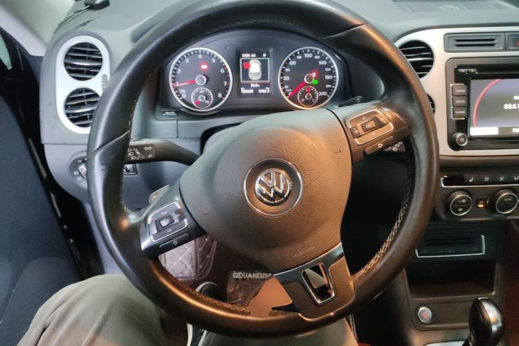 Used Volkswagen Tiguan 2016 300TSI Automatic All-Wheel Drive Luxury Edition Steering Wheel