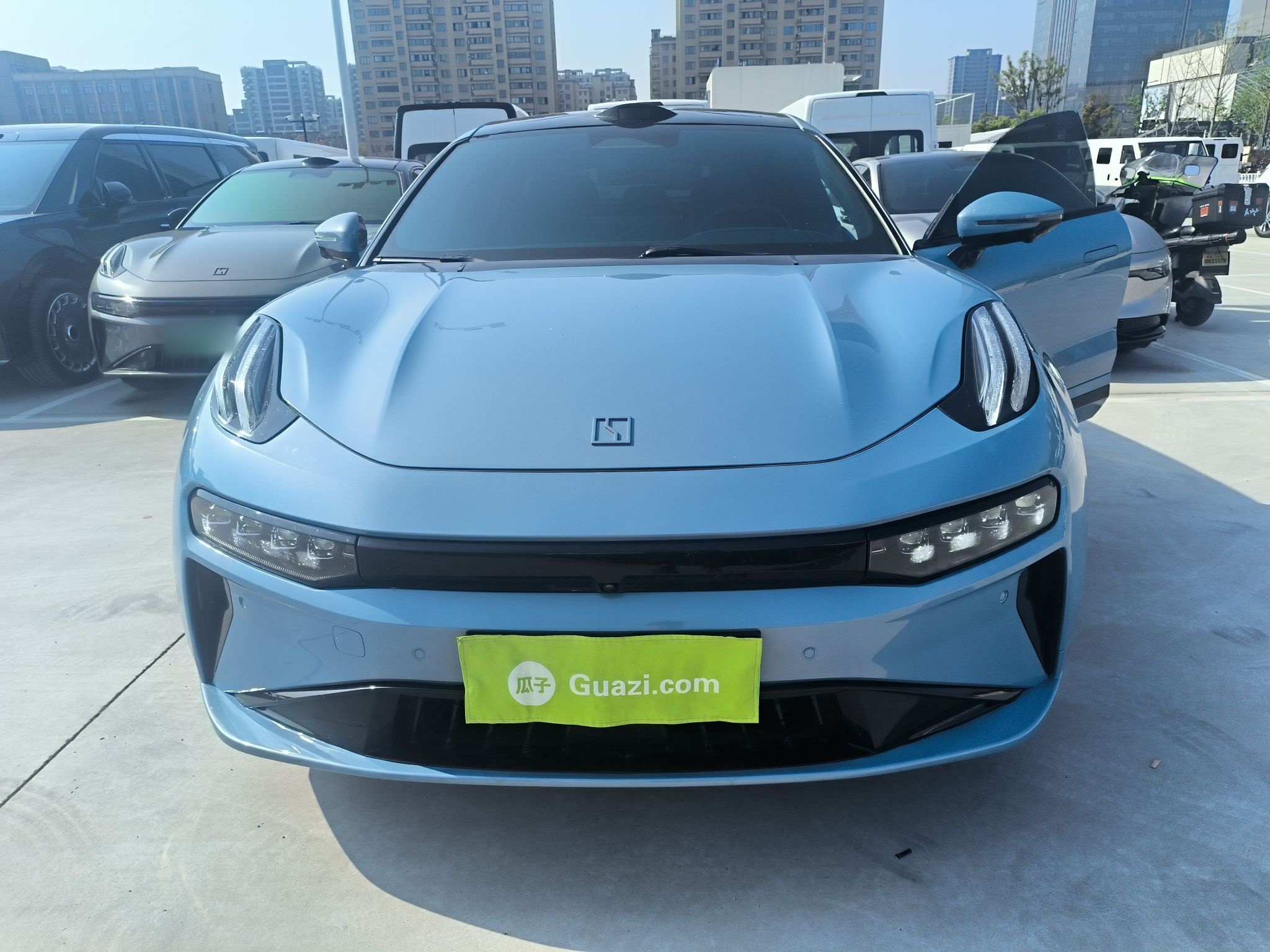 Zeekr 001 2