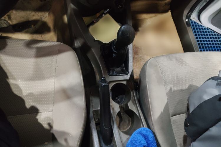 Used Wuling Rongguang V 2016 1.5L Practical Version Non-Power-Assisted
