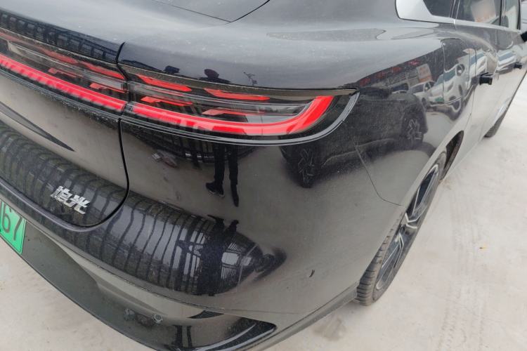 Used VOYAH PASSION 2024 PHEV Four-Wheel Drive Ultra-Long Range Flagship Model Right Rear Taillight