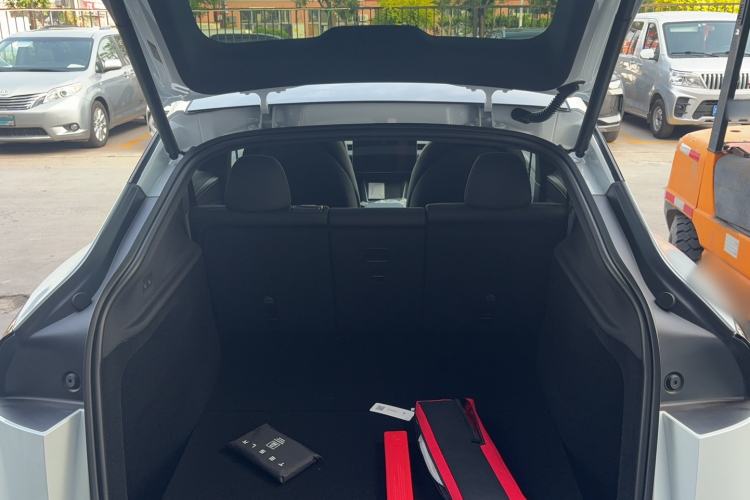 Used Tesla Model Y 2026 Rear-Drive Model