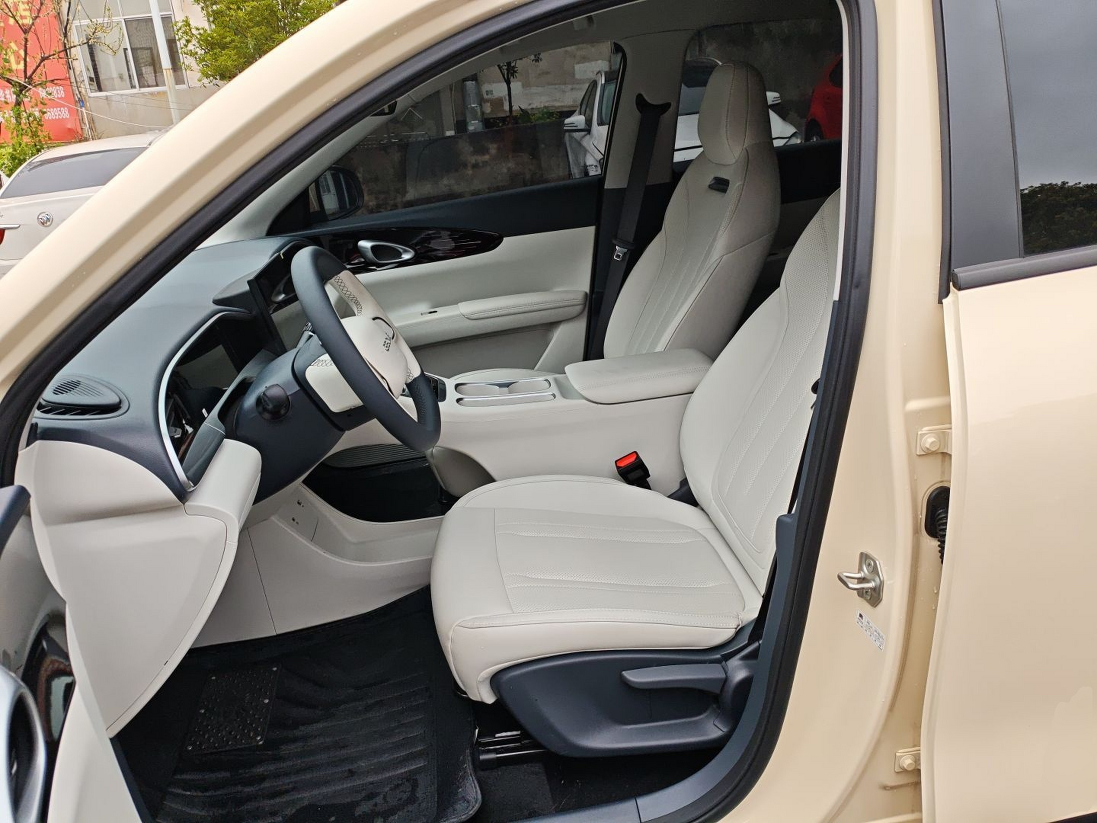 Переднее сиденье в автомобиле