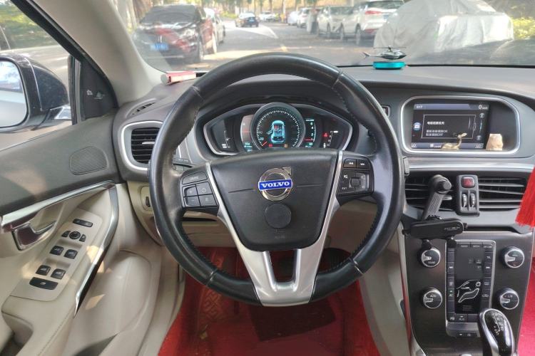 Used Volvo V40 2013 2.0T Zhiya Edition Steering Wheel