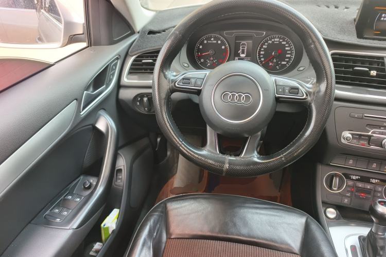 Used Audi Q3 2017 35 TFSI Fashion Model Steering Wheel