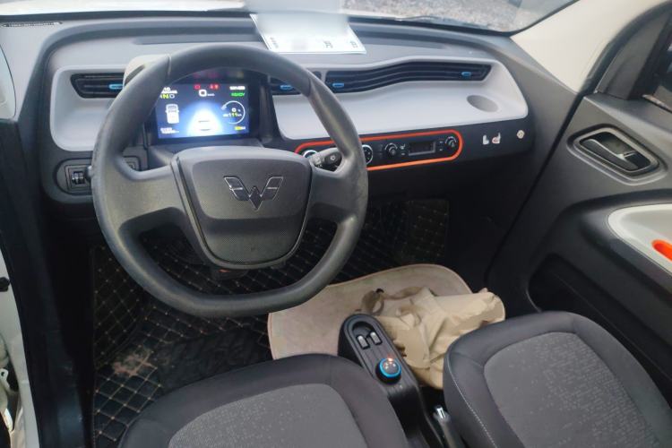 Used Wuling Hongguang MINIEV 2022 Macaron Fashion Model Lithium Iron Phosphate Center Console