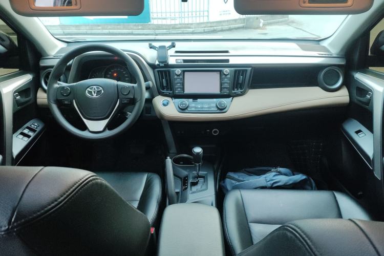 Used Toyota RAV4 2016 2.0L CVT Two-Wheel Drive Fashion Edition China V Standard
