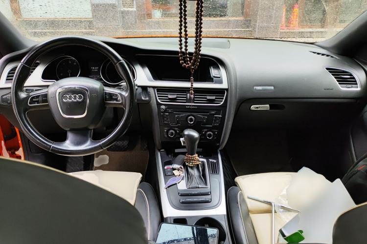 Used Audi A5 2010 2.0TFSI Coupe Center Console