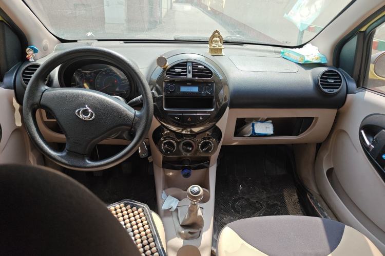 Used Geely Auto Panda Classic 2011 1.3L Manual Comfort II Center Console