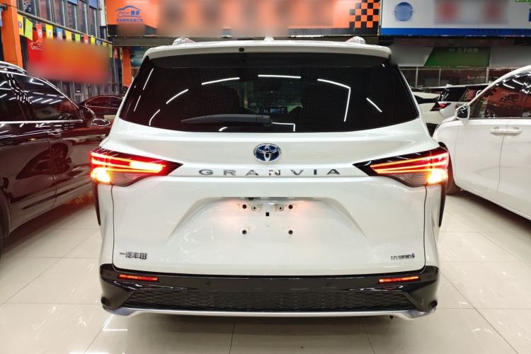 Used Toyota Granvia 2022 2.5L Hybrid Prestige Edition