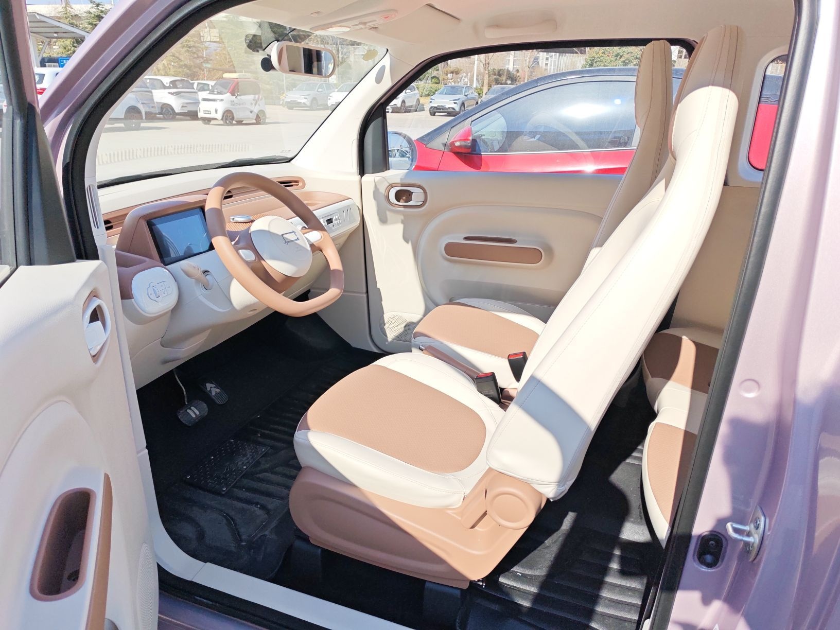 Переднее сиденье в автомобиле