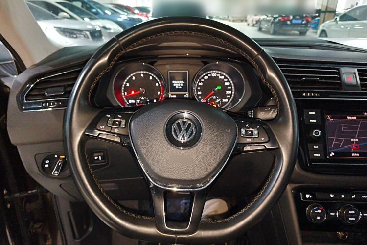 Used Volkswagen Tiguan L 2019 330TSI Automatic Two-Wheel Drive Panoramic Comfort Edition China V Standard
