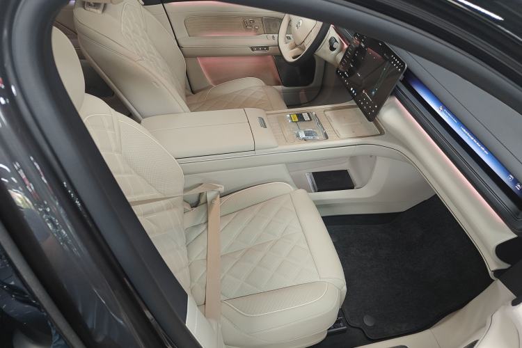 Used Nio ES8 2026 Model 6-seat Executive Luxury Edition Right Front Seat