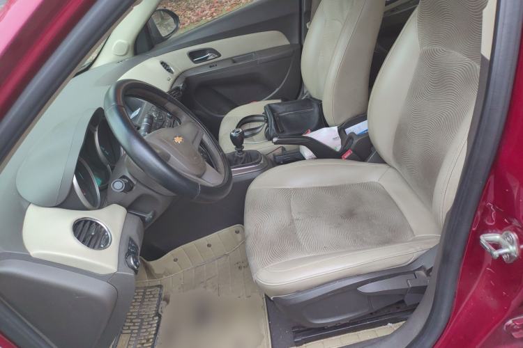 Used Chevrolet Cruze 2015 1.5L Classic SE MT Left Front Seat