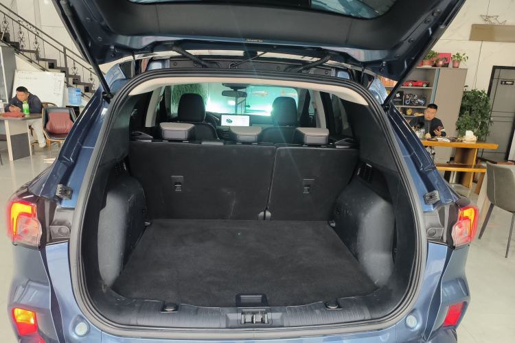 Used Ford Escape 2020 EcoBoost 245 Two-Wheel-Drive Comfort Edition Trunk