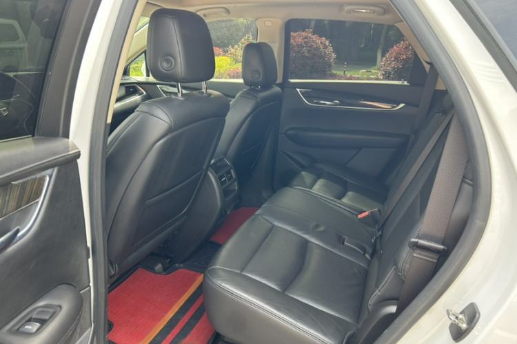 Used Cadillac XT5 2018 25T Luxury Model Interior 2