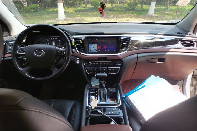 Used GAC Trumpchi GS8 2017 320T Two-Wheel Drive Luxury Smart Connectivity Version (7 Seats) Center Console