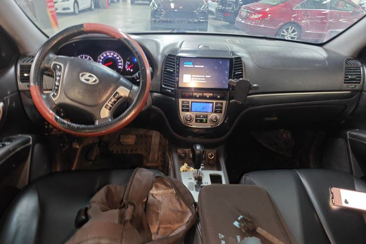 Used Hyundai Santa Fe Classic 2010 2.4 Luxury Edition 7-Seater Four-Wheel Drive Center Console