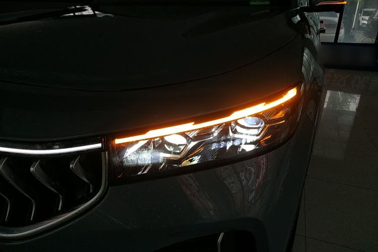 Used VOYAH FREE 2021 Four-Wheel Drive Extended-Range First Edition Commemorative Edition Exclusive Luxury Package Left Front Headlight