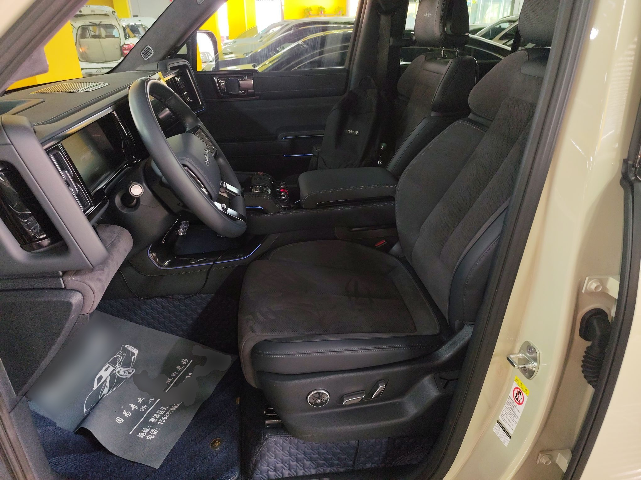 Переднее сиденье в автомобиле