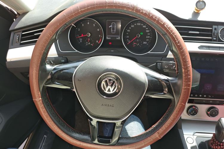 Used Volkswagen Magotan 2017 280TSI DSG Comfort Model Steering Wheel
