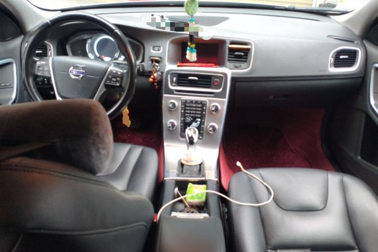 Used Volvo S60 2015 S60L 2.0T Zhiyuan Edition
