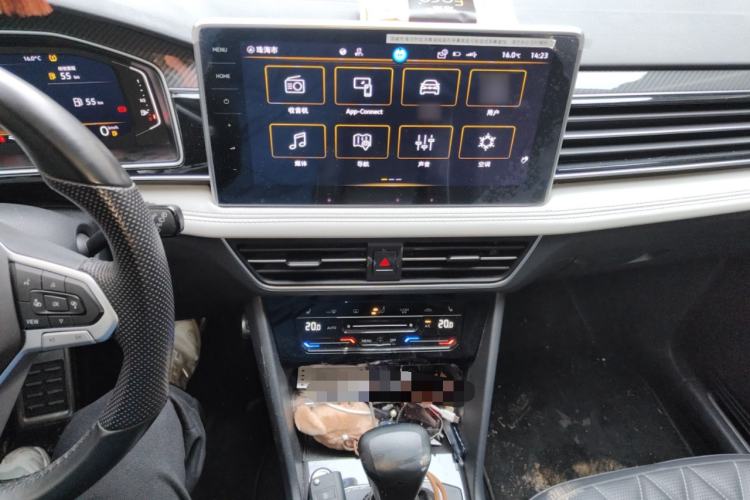 Used Volkswagen Tiguan L 2023 Restyled 330TSI Automatic Two-Wheel Drive R-Line Enhanced Comfort Version Audio And AC Panel