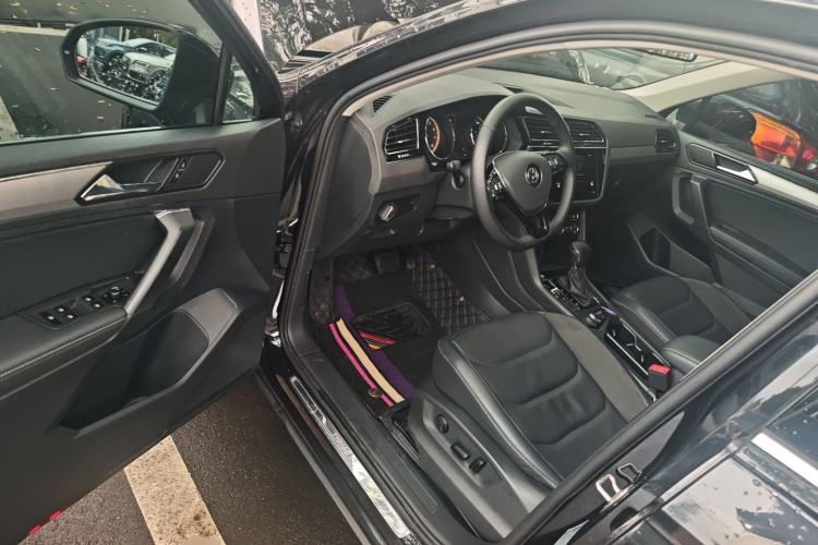 Used Volkswagen Tiguan L 2019 Updated Version 330TSI Automatic Two-Wheel Drive Panoramic Comfort Edition China VI Standard
