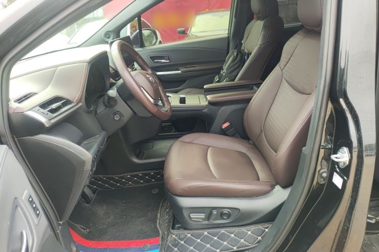 Used Toyota Granvia 2023 2.5L Hybrid Flagship VIP Edition