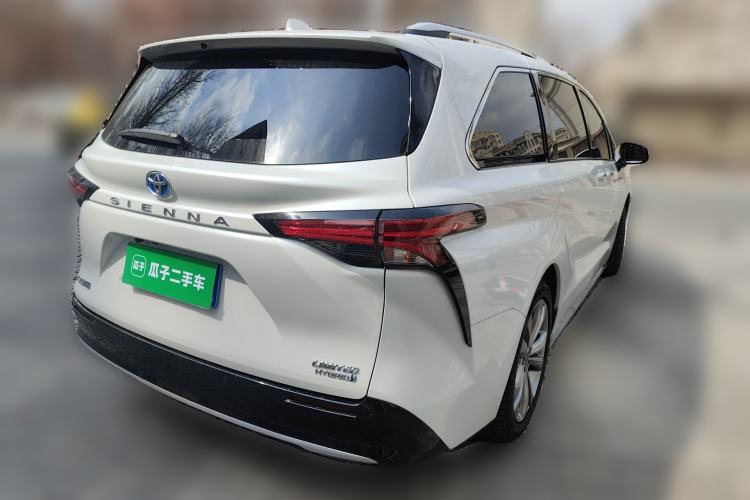 Used Toyota SIENNA 2023 2.5L Hybrid Deluxe Edition Rear Right 45 Deg