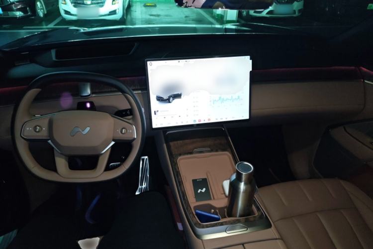 Used ONVO Luxeed L90 2025 Model—Ultra Six-Seater Version Center Console