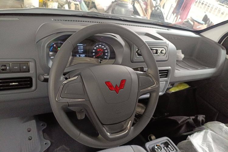 Used Wuling Yangguang 2025 Model 400km Bus Edition—Comfort Edition