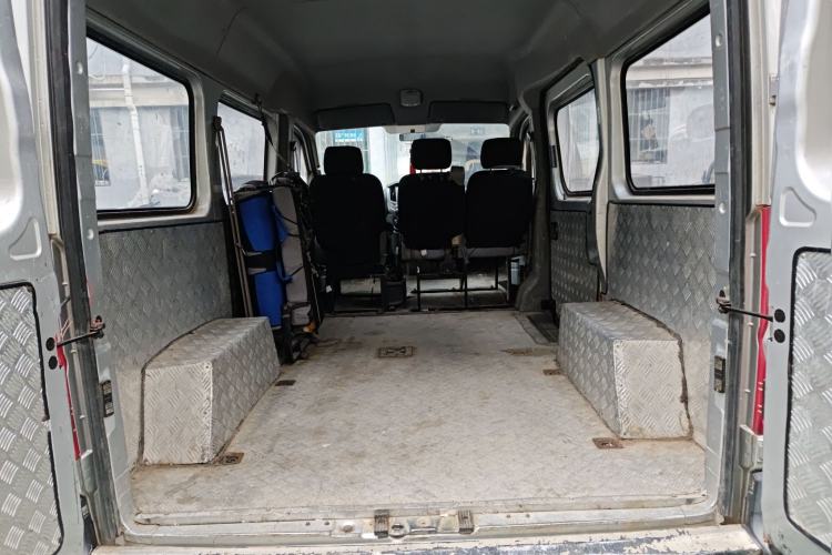 Used Dongfeng Yufeng 2020 2.3T Economy Logistics Vehicle Short Wheelbase Mid-Roof Design 5-9 Seats WP2.3