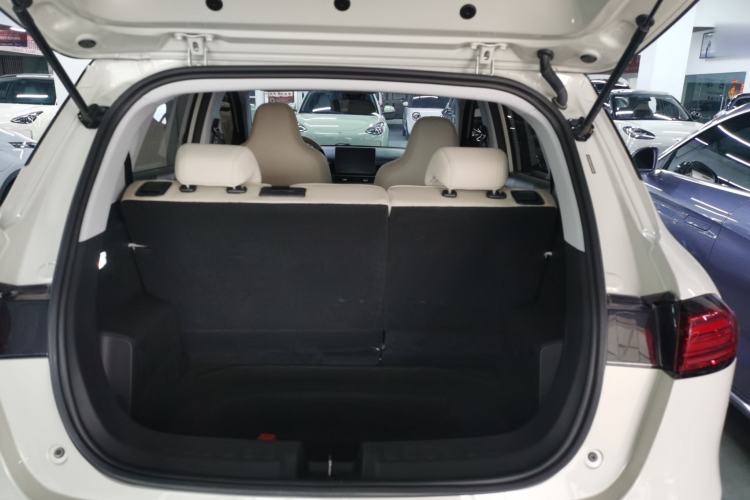 Used Wuling Bingo PLUS 2024 510 km Range 5-Seater Version Trunk