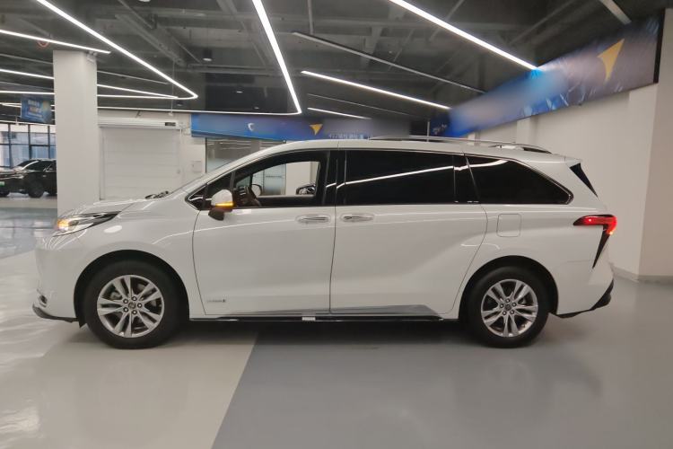 Used Toyota Sienna 2021 2.5L Hybrid Platinum Edition