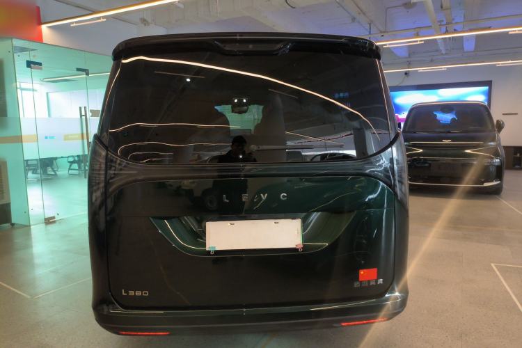 Used Geely Galaxy LEVC L380 2024 140-Degree 6-Seater All-Wheel-Drive Ultra