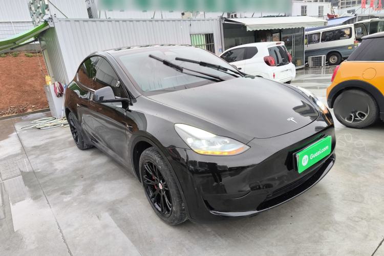 Used Tesla Model Y 2023 Rear-Wheel-Drive Version Front Right 45 Deg